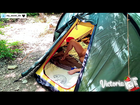 ❤️ Filmat a la càmera. Masturba apassionada de l'estrany en una tenda de campanya ❤️ Súper porno al ca.tvmarket.top ❌️