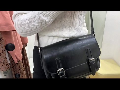 ❤️ Masturbació pública de la jove gossa FeralBerry amb un consolador al provador ❤️ Súper porno al ca.tvmarket.top ❌️